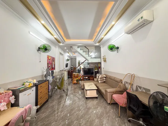 BÁN NHÀ 1T1L MẶT TIỀN KDC CỔNG SAU CTY POUCHEN (P. HOÁ AN)-GIÁ 3,950 TỶ