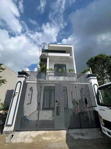 NHÀ LẦU MẶT TIỀN ĐƯỜNG LỚN GẦN SÂN BAY LONG THÀNH