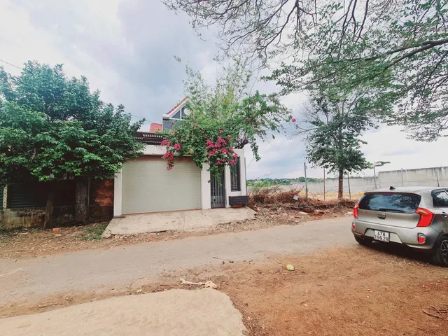 Nhà mê lửng 6m Phường Eakao cực kì kiên cố gần ĐH Tây Nguyên  
Khai xuân tặng 2 chỉ vàng 9999 cho khách mua nhà ra giêng ở nè
diện tích 150m2 6m 
giá:2tỷ850tr