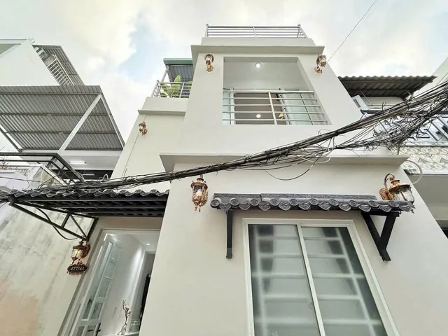 Bán gấp nhà 43m2 Nguyễn Phúc Nguyên P10 Q3,cách chợ Nguyễn Văn Trỗi 5phút đi bộ.Xây 4 tầng, hẻm 7.8m, giá chỉ 6tỷ990