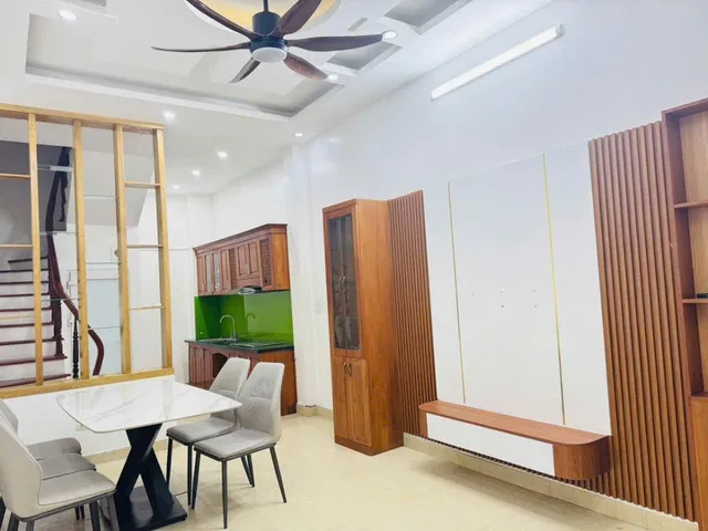VỊ TRÍ SIÊU VÍP – CẦU GIẤY– 10M Ô TÔ THÔNG - NHỈNH 11 TỶ -4 NGỦ - 33Mx6T