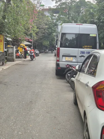 Bán Nhà Hoàng Cầu, Gara Ô.Tô, 3 bước ra Công Viên, 17,2 tỷ (Thông tin Thật)