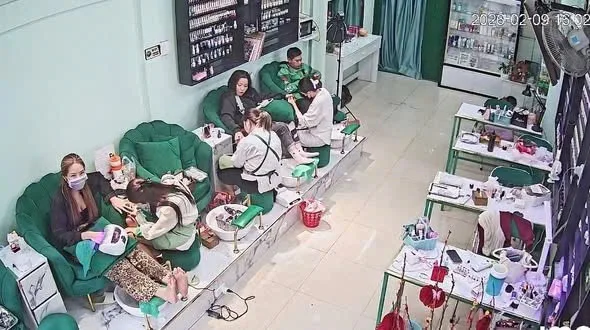 SANG TIỆM NAIL MẶT TIỀN LỚN - Mặt tiền đường 849 hồng bàng p9 Q6 - khu vực vàng  CỰC HOT
