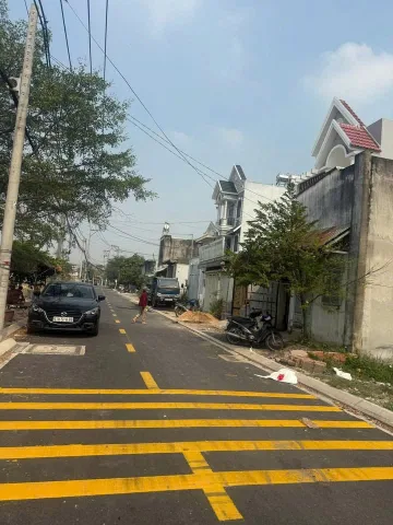 Bán đất thổ cư mặt tiền nhựa trung tâm xã Bà Điểm Hóc Môn TPHCM, DT: 5x20m.