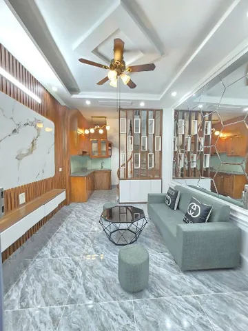 SIÊU PHẨM DÂN XÂY - SÁT MẶT PHỐ -FULL NỘI THẤT - TRƯỚC CỬA NHÀ CÓ KHOẢNG SÂN VƯỜN RỘNG RÃI

thanh lân DT30M -  5 T- MT4 - Giá 6.3 tỷ 
👑 Nhà 5 tầng dân xây chắc chắn bài trí hợp lý,sát mặt phố,chủ trang bị đầy đủ nội thất : Vách ti vi,giường,tủ,chăn,ga,