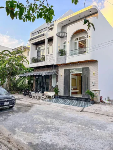🌼 ĐANG HOÀN THIỆN Y MẪU - NHÀ TRỆT LẦU HIỆN ĐẠI TẠI ĐƯỜNG SỐ 7 KDC VĂN HOÁ TÂY ĐÔ - CẦN THƠ 🌼
💰 Giá: 4 tỷ 350 triệu 
📲 0939-260018 Trịnh Huy
📌 Tiktok: www.tiktok.com/@huyhomee_cantho
📐 Diện tích: 5 x 13 = 65m2| Nhà Hoàn Công| Lộ: 12m| Hướng: Tây Nam| 