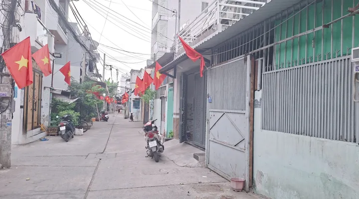 Bán nhà đường Lê Đình Cẩn_Dt (86m2)_chỉ 4,1ty_hẻm xe hơi