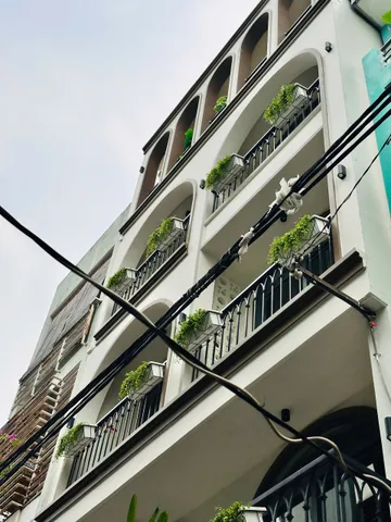Bán Tòa Nhà Căn Hộ Dịch Vụ Quận 10 – 8 Homestay – Thu Nhập ~80 Triệu/Tháng – Giá 19.9 Tỷ