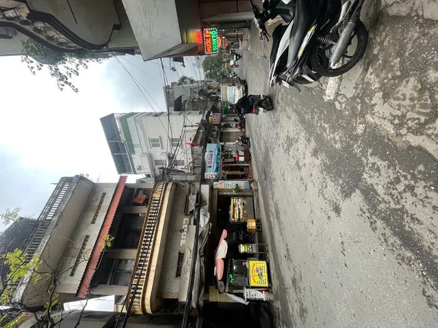 MẶT PHỐ KHƯƠNG ĐÌNH – LÔ GÓC – MẶT TIỀN SIÊU RỘNG – KINH DOANH ĐỈNH – BÁN ĐẤT TẶNG NHÀ 💥📍 

Khương Đình 
diện tích 37/43m -  4 tầng  - mặt tiền 6 - giá 17. tỷ 

Vị trí vàng – trung tâm Thanh XuânNhà nằm ngay đoạn đẹp và sầm uất nhất phố Khương Đình, 