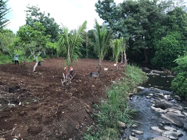 Mặt tiền view suối chảy quanh năm 1700m2 sát ngay khu dân cư đông đúc bán 2tỷ