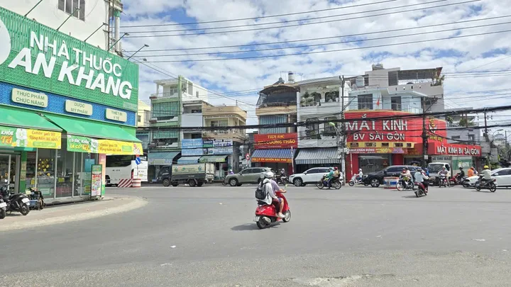 Bán nhà 121.3m² có sẵn 114.7m² thổ cư ngang 5.5m giá 15.5 tỷ tại Phường Nam Nha Trang