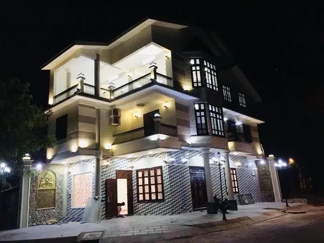 Biệt Thự 4 Tầng, Góc Hai Mặt Tiền,  180m² full thổ cư ngang 9m giá 16.5 tỷ tại Xã Bình Hưng
