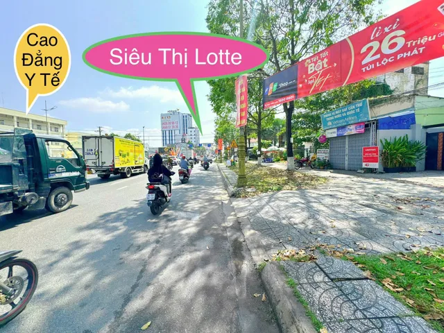 Nền Thổ Cư - Tặng Nhà -  Mặt Tiền Võ Văn Kiệt - Gần Ngã 4 Giao Lộ Nguyễn Văn Cừ - Vị Trí Rất Đẹp
❌❌ Giá : 9,5 tỷ
 • Diện tích: 3,9m (nở hậu 6,28m) x 24m
 • DT sổ: 120,8m² – DT thực tế: ~132m²
 • Hướng: Đông Bắc
 • Đường trước nhà: Lòng lộ 32m + vỉa h