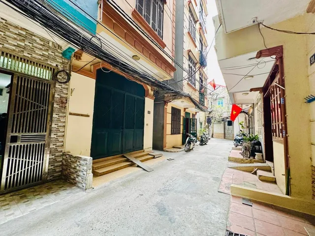 Bán nhà phố Chùa Bộc, 30m, ngõ phân lô, 4 phòng ngủ, 8,5Tỷ