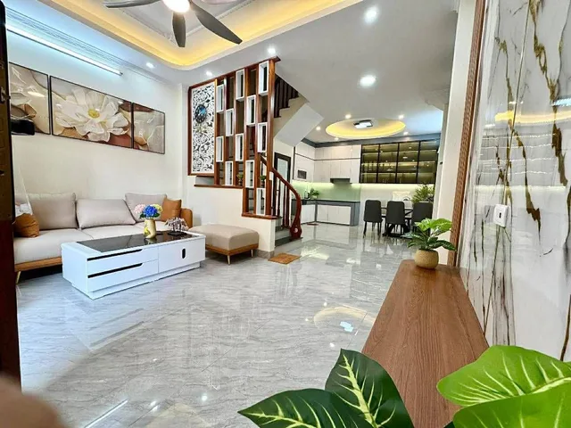 6 tỷ hơn Chính chủ muốn b án nhà gần Cầu Diễn 45m2, 5 tầng, full nội thất. Mặt tiền 5m.