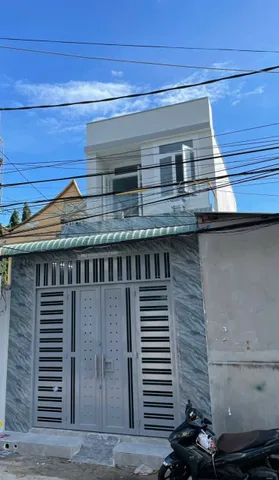 BÁN NHÀ 1 TRỆT 1 LẦU MỚI ĐẸP HẺM Ô TÔ TRƯƠNG CÔNG ĐỊNH, TƯƠNG LAI THÀNH CĂN GÓC ĐƯỜNG LỚN