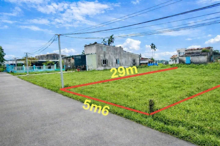 Cần bán nhanh lô đất 165m2, full thổ cư, chỉ 8xx, ngay trường cấp 3