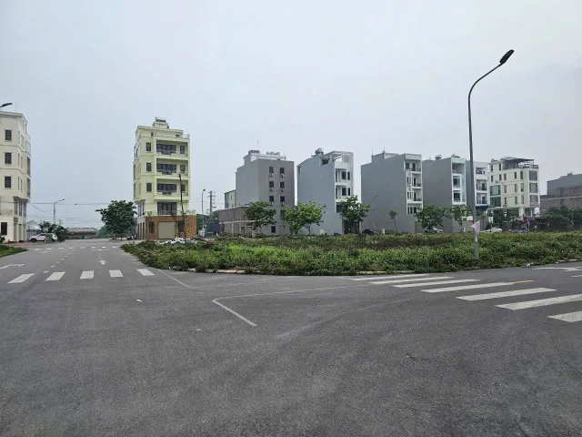 Bán 93.5m mặt tiền 5.5m đất khắc niệm 2 dãy L2 làn 2 đường 27m. Phường hạp lĩnh tỉnh bắc ninh