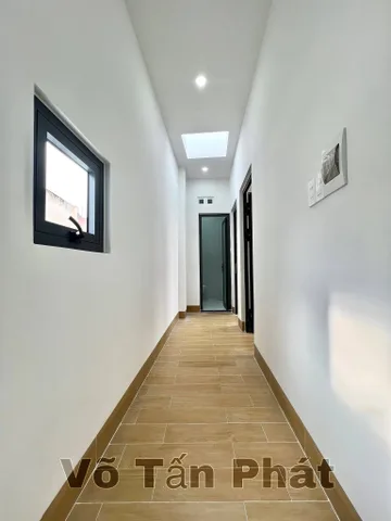 📌Giá 2 tỷ 290 triệu📌 Bán nhà trệt lầu mới 100% hoàn công, full nội thất tại hẻm 52 Hùng Vương, Phường Ninh Kiều, Tp Cần Thơ. 
📞Sđt (zalo) 0793973136 Phát (thương lượng trực tiếp chủ nhà)
✅Diện tích: 6,9m x 5,4m (nở hậu 7,2m)
✅Pháp lý: Thổ cư Hoàn công 