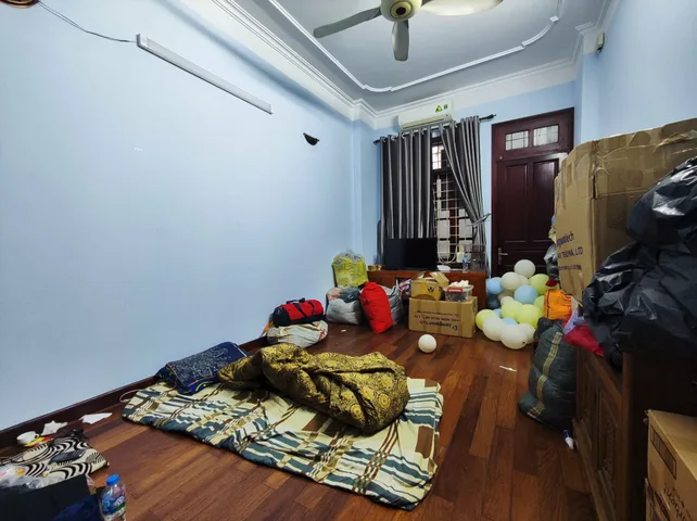 CHO THUÊ NHÀ RIÊNG PHỐ ĐỘI CẤN, BA ĐÌNH, NHÀ ĐẸP, NGÕ THÔNG, 10M RA Ô TÔ