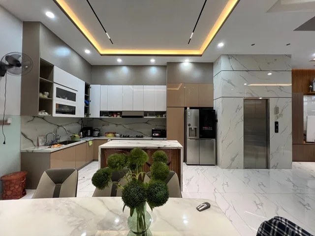 Nhà 4 tầng Thang máy, HXH Thoại Ngọc Hầu, 97m2, ngang 5.8m, 5PN, Đẳng cấp