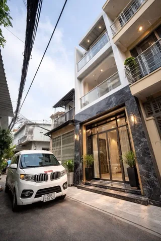 HÀNG HIẾM - SÁT MÉP BÌNH THẠNH- CÁCH SÂN BAY 5" - Ô TÔ nhỏ TỚI NHÀ - 3 TẦNG, 3 PN, 3 WC