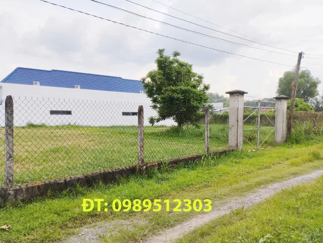 BÁN LÔ ĐẤT CHỈNH CHỦ DIỆN TÍCH 1100M2 HAI MẶT TIỀN ( GẶP NGAY CHỦ KHÔNG QUA TRUNG GIAN ).BAO CHI PHÍ.