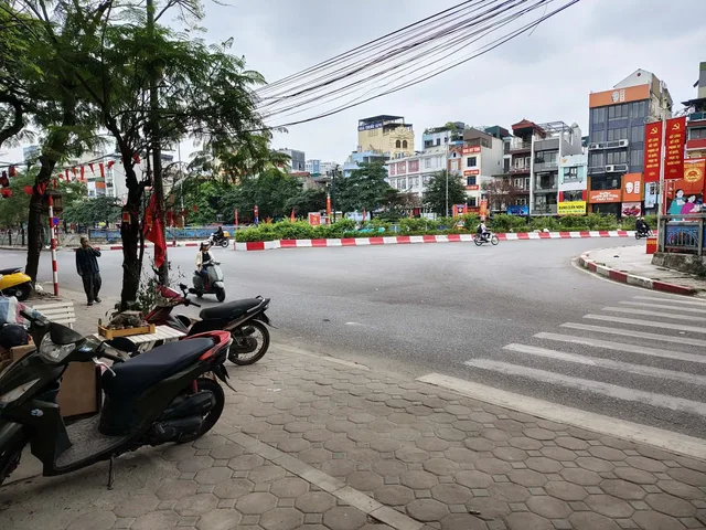 Nhà Mặt Phố Vũ Tông Phan view sông Tông Lịch