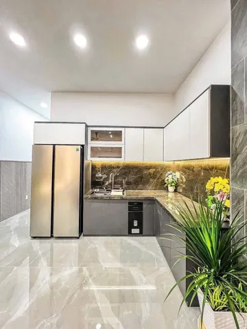 🌼 XỊN - NHÀ TẠI ĐƯỜNG SỐ 8 HỒNG PHÁT - CẦN THƠ 🌼  📐Diện tích: 4.5 x 20.5 = 92.25m2| Hướng: Đông Nam| Có: 3 phòng ngủ - 3 toilet - sân đậu xe|
💰Gi.á: 5 tỷ 980 triệu (thương lượng)
📲 Liên hệ: 0939-260018 Trịnh Huy
📌 Tiktok: www.tiktok.com/@huyhomee_canth