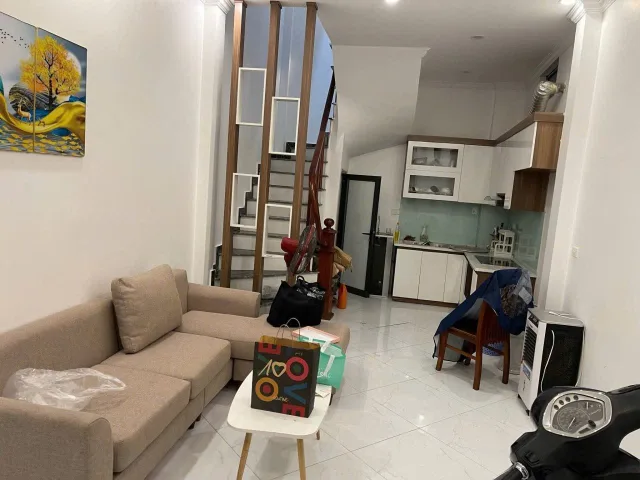 Cho Thuê Nhà Đường Đại Từ - Hoàng Mai 35M² 5 Tầng 3 Ngủ - Nội Thất CB - 30M Ra Ô Tô - Giá Thuê 12tr