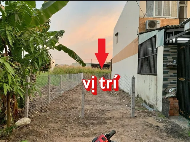 Bán lô đất Đ.Gia Huỳnh, Phường Trảng Bàng ( cạnh Agribank) DT: 140m2, Gía 600 triệu, Sổ hồng riêng.