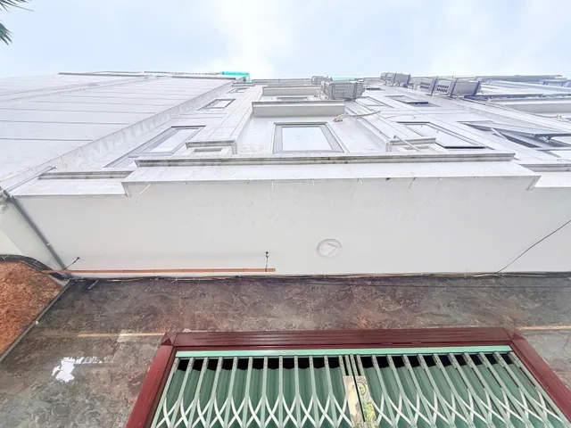Nhà Lạc Long Quân 31M² , 15M ra oto tải tránh, ngõ thông , MT 4.8M , 11tỷ5