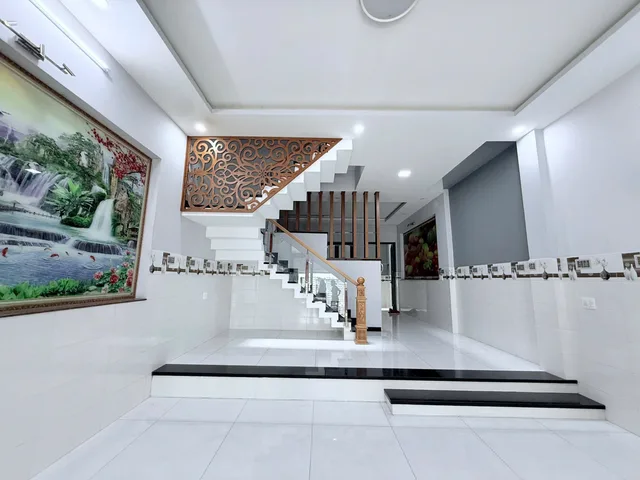 Nhà 3 Tầng Linh Đông Chỉ 2 Căn Ra Mặt Tiền Ngang 5.6m Hiếm Có Sổ Hoàn Công 112m2 chỉ 7.5 Tỷ.