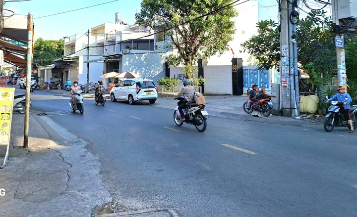 Mặt tiền kinh doanh Mã Lò_Dt (4.4×8m)_nhỉnh 3ty_HXH