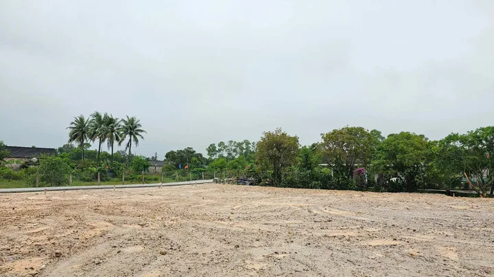 Đất biển xã Phú Vinh chỉ 345 triệu
-Vị trí: gần trụ sở UBND xã Vinh An (cũ),