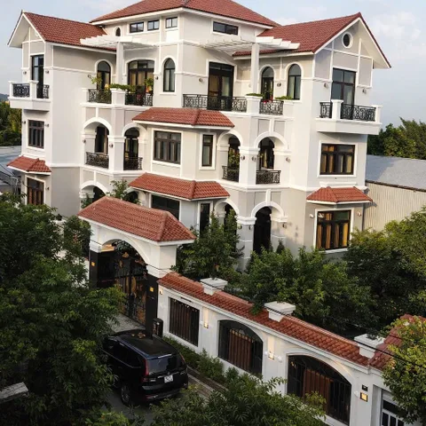Mặt Tiền Bưng Ông Thoàn gồm CHDV và Biệt thự lớn