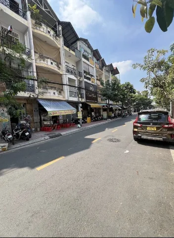 HIẾM NHÀ BÁN KHU QUẬN 8 – GIÁP CAO LỖ 

🏠 Diện tích: 4 × 13.5m – Vuông vức đẹp
🏗 Kết cấu: Nhà đúc BTCT, hoàn công đầy đủ
📍 Vị trí: Mặt tiền – kinh doanh đa ngành nghề

🚗 Chỉ 2 phút đến:
• Siêu thị AEON
• Bệnh viện
• Khu trung tâm hành chính Quận 