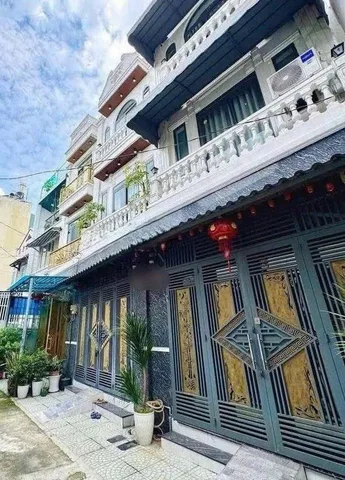 Bán căn nhà tại Hoàng Diệu, Phường 8, Quận 4, DT 62,5m2, giá 3 tỷ 300, sổ hồng chính chủ - hoàn công đủ , nội thất cơ bản đủ
