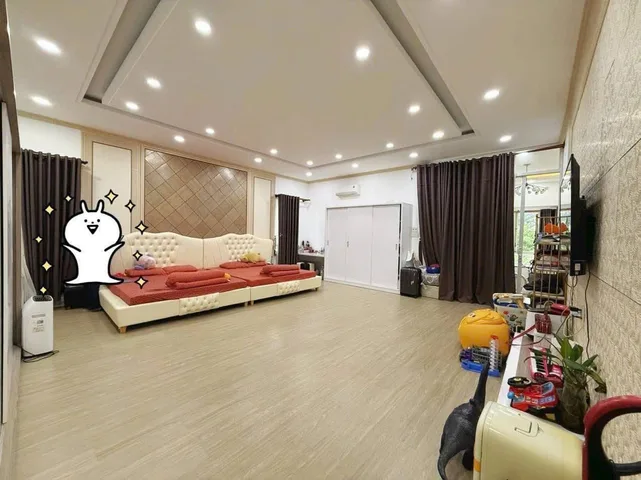 CĂN NHÀ SÂN VƯỜN VIP GIỮA LÒNG TRUNG TÂM THÀNH PHỐ CẦN THƠ 
✅Vị trí: Hẻm 218, đường Trần Hưng Đạo, Phường Ninh Kiều, TP Cần Thơ (cách đường Trần Hưng Đạo khoảng 70m)
- DT: 12,45m x 28,45m = 344m2
- Sổ hồng hoàn công 
- Lộ giới: 5m
- Hướng Đông Nam 
