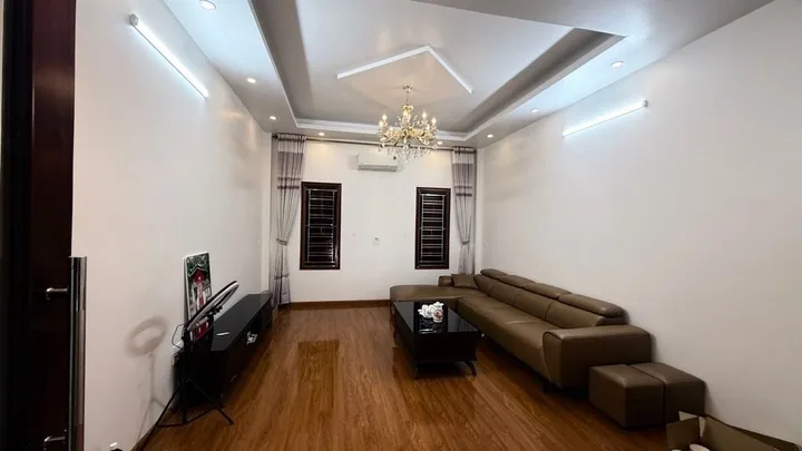 Bán nhà MẶT PHỐ NGÔ QUYỀN - TP BẮC NINH. KINH DOANH ,VIEW THOÁNG VĨNH VIỄN  81m² full thổ cư ngang 4.5m giá 12.9 tỷ tại Phường Kinh Bắc