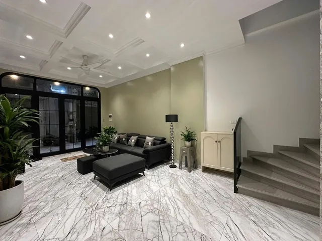 Bán nhà Ngọc Khánh Ba Đình Hà Nội thang máy 6 tầng ô tô vào nhà ở ngay