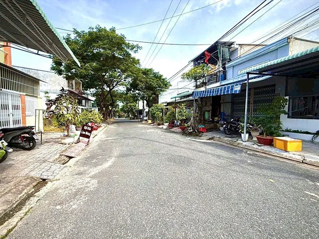 Bán nhà 64m2, 1 trệt 1 lầu giá 3 tỷ 750 khu tái định cư Đất Lành xã Vĩnh Thái Tp Nha Trang. Đường trước nhà 13m tiện kinh doanh