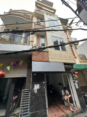 Cho Thuê Nhà  Đỗ Đức Dục - Mễ Trì 40M² 5 Tầng 3 Ngủ - Giá Thuê 15,5tr
