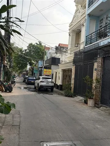 Bán nhà Gấp 4 Tầng HXH Dương Đức Hiền Tân Phú