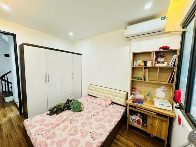 Cho thuê nhà ngõ 445 Nguyễn Khang Cầu Giấy 30M X 4T ĐẸP giá 12 triệu