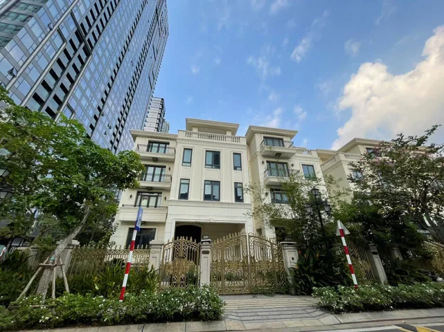 BDS HVL  cho thuê 4 căn Villa Vic Ba Son Q1-ở liền không kén khách ! CHỈ CẦN CÓ TIỀN 😅