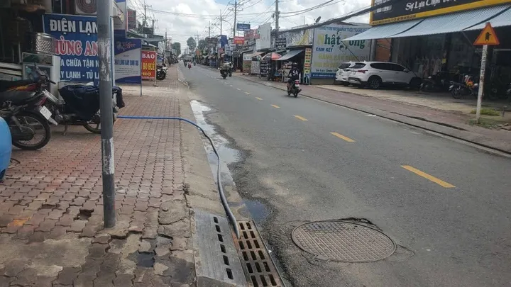 Bán mặt bằng kinh doanh gồm 2 dãy trọ 27 phòng và 2 căn nhà MT đường Nguyễn Văn Khạ trung tâm Thị Trấn Củ Chi TPHCM, DT: 1000m2.