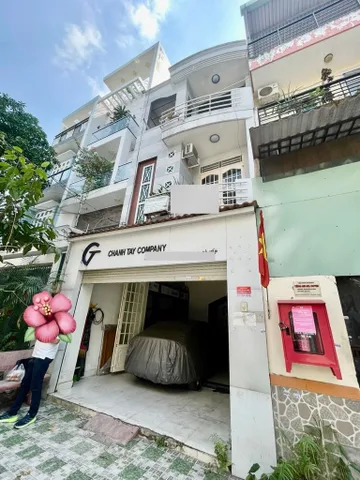 Bán nhà Phan Huy ích gần emart, 3 tầng, hẽm xe hơi.