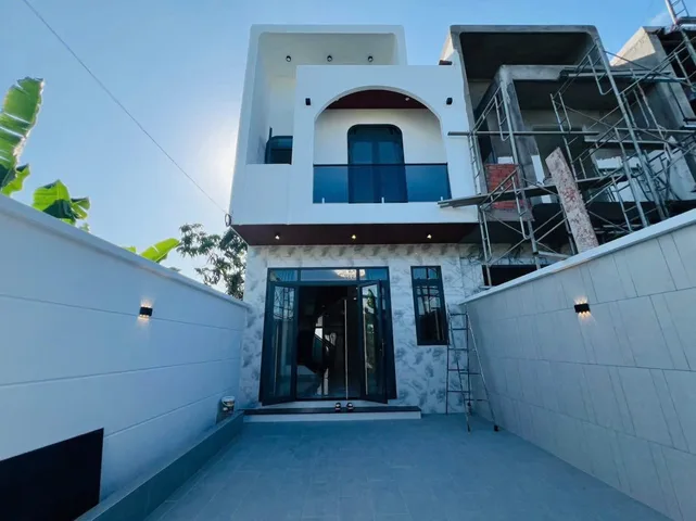 Nhà lầu mới xây dựng mặt tiền Trần Thị Điểu, Phước Thạnh, gần Bệnh Viện Đa Khoa Tỉnh