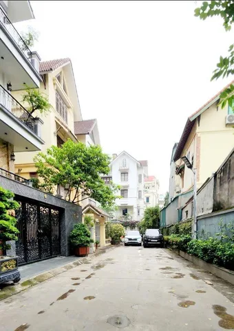 Biệt thự sân vườn 195m² full thổ cư, ngang 12.5m gần Hồ Tây